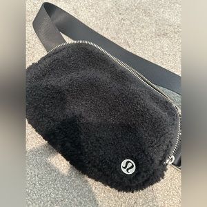 Sherpa lululemon crossbody